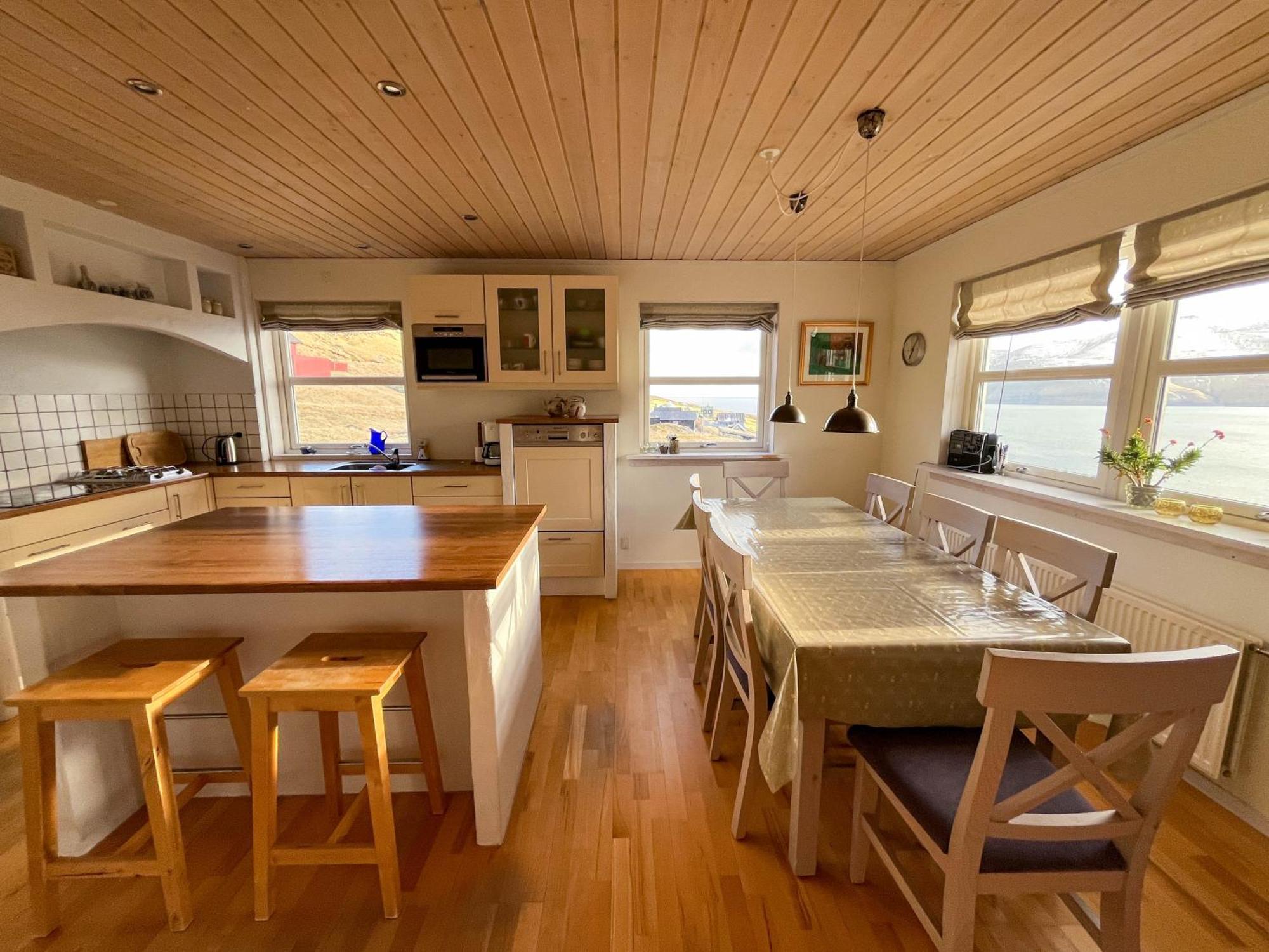 Sea & Mountain View 4 Bedroom Leynar Buitenkant foto